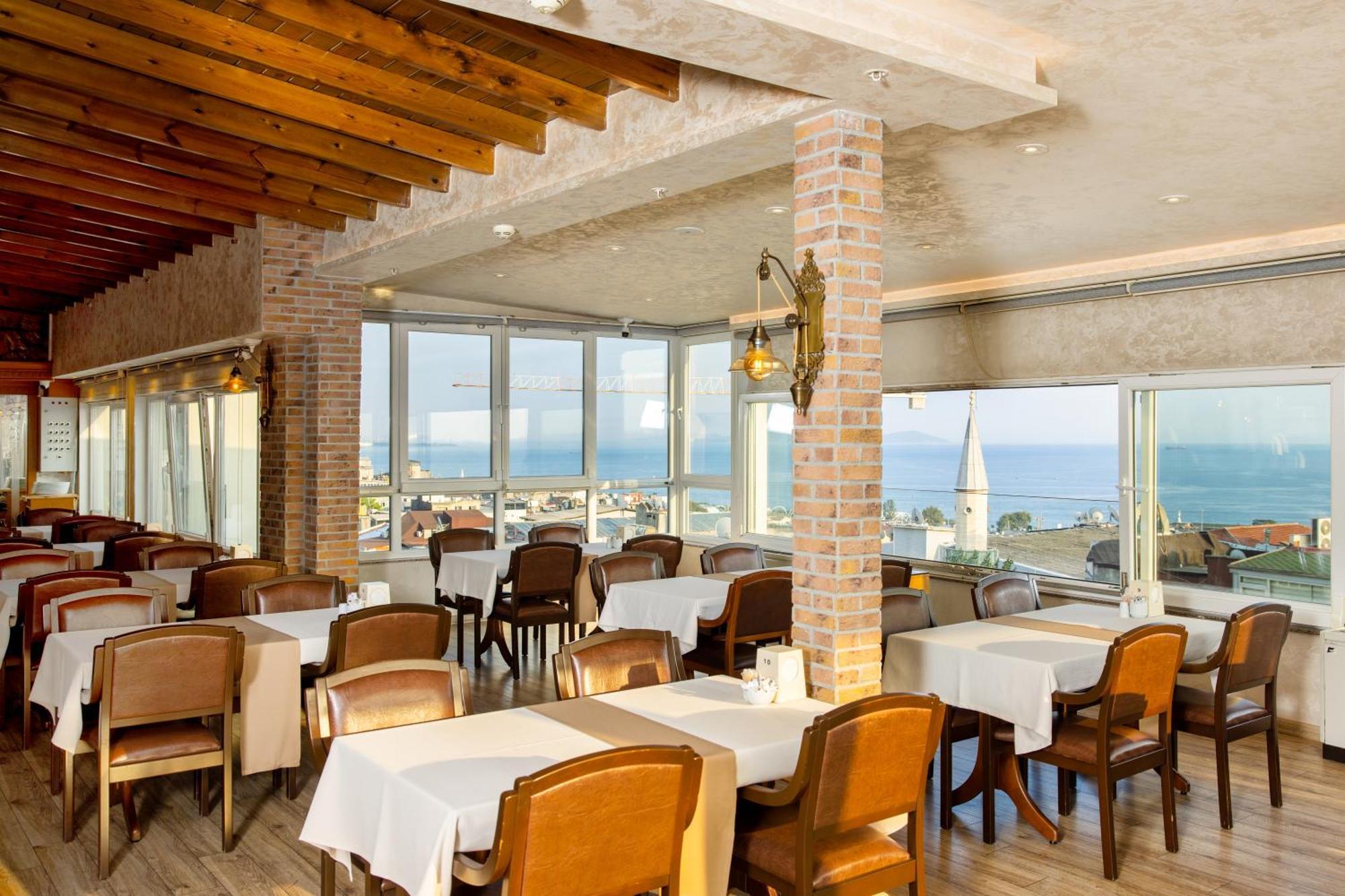 Otel Baron & 4*