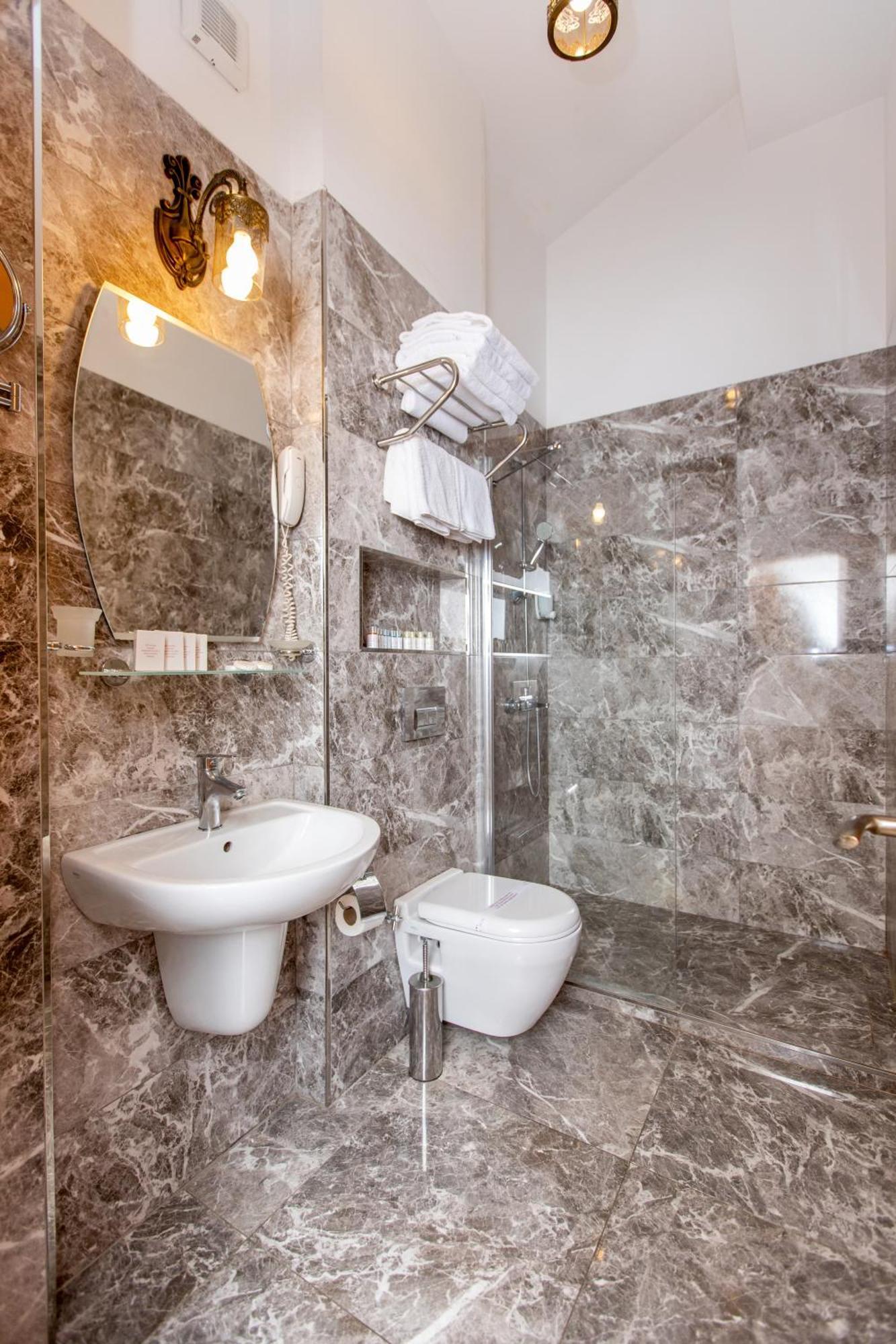 Otel Baron &