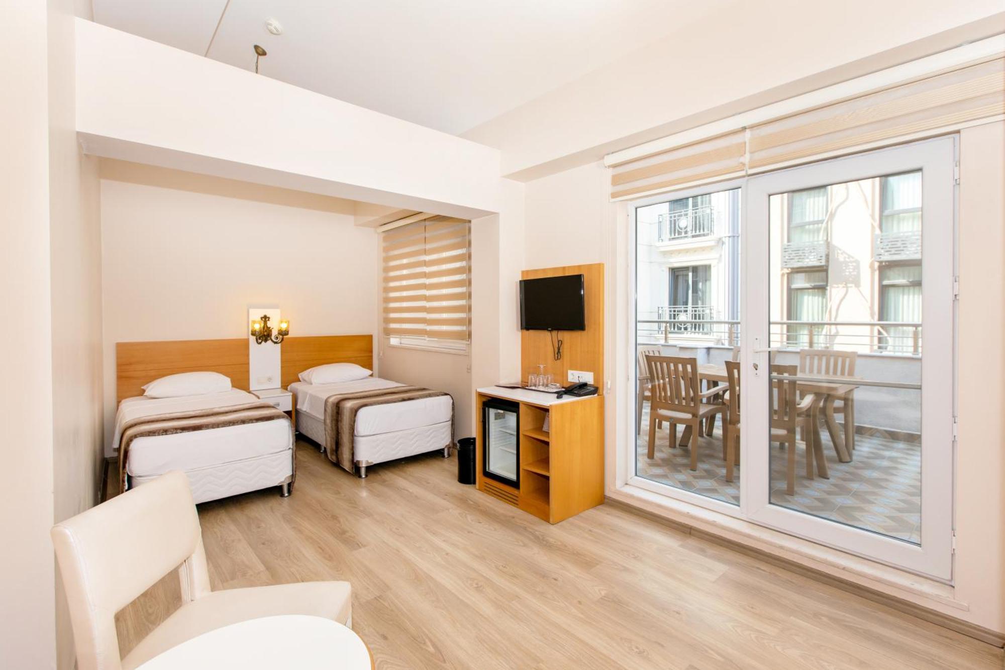 Otel Baron & 4*